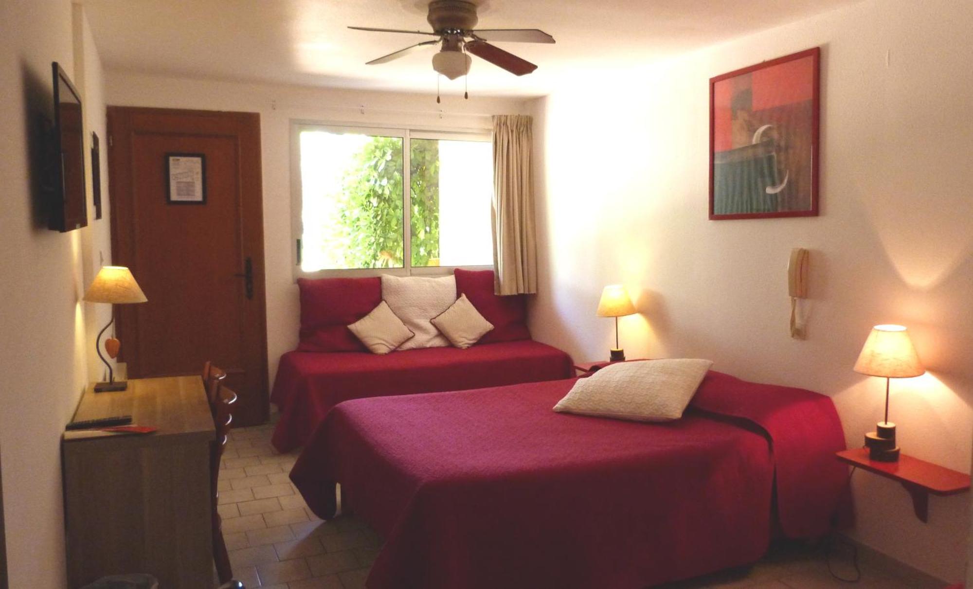 Lou Garbin Hotel Saint-Laurent-dʼAigouze Værelse billede