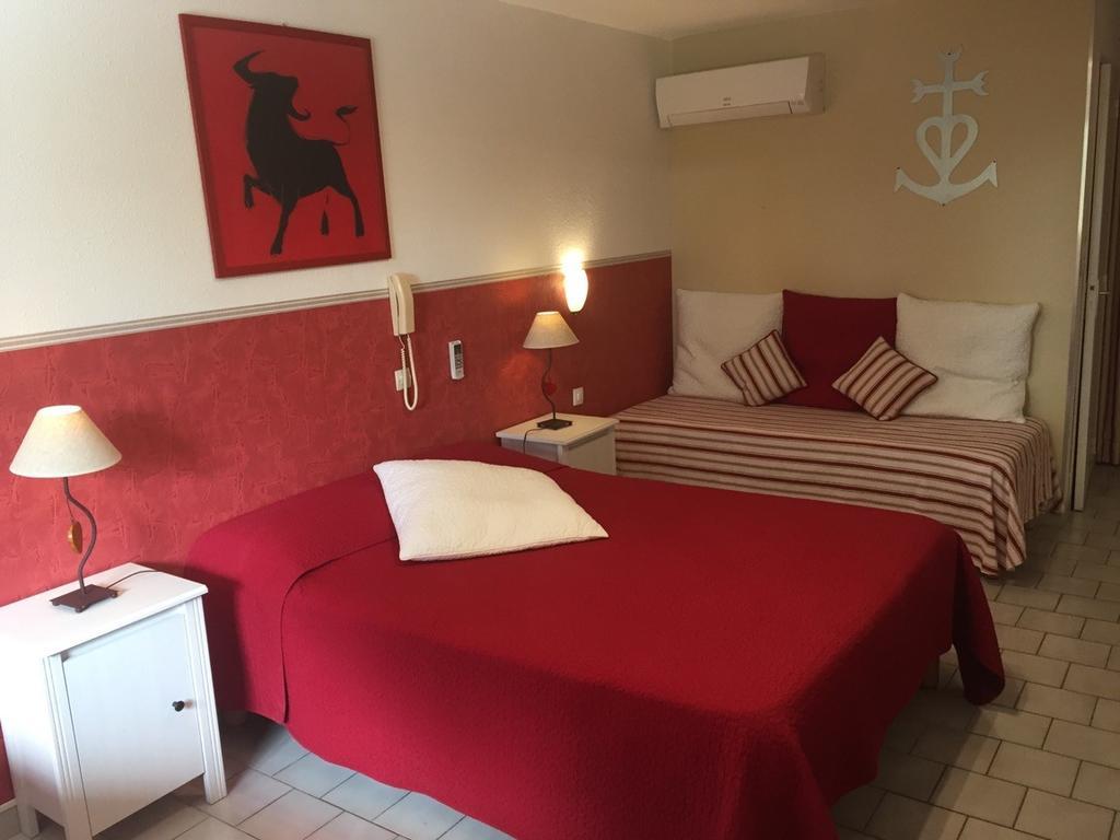 Lou Garbin Hotel Saint-Laurent-dʼAigouze Eksteriør billede