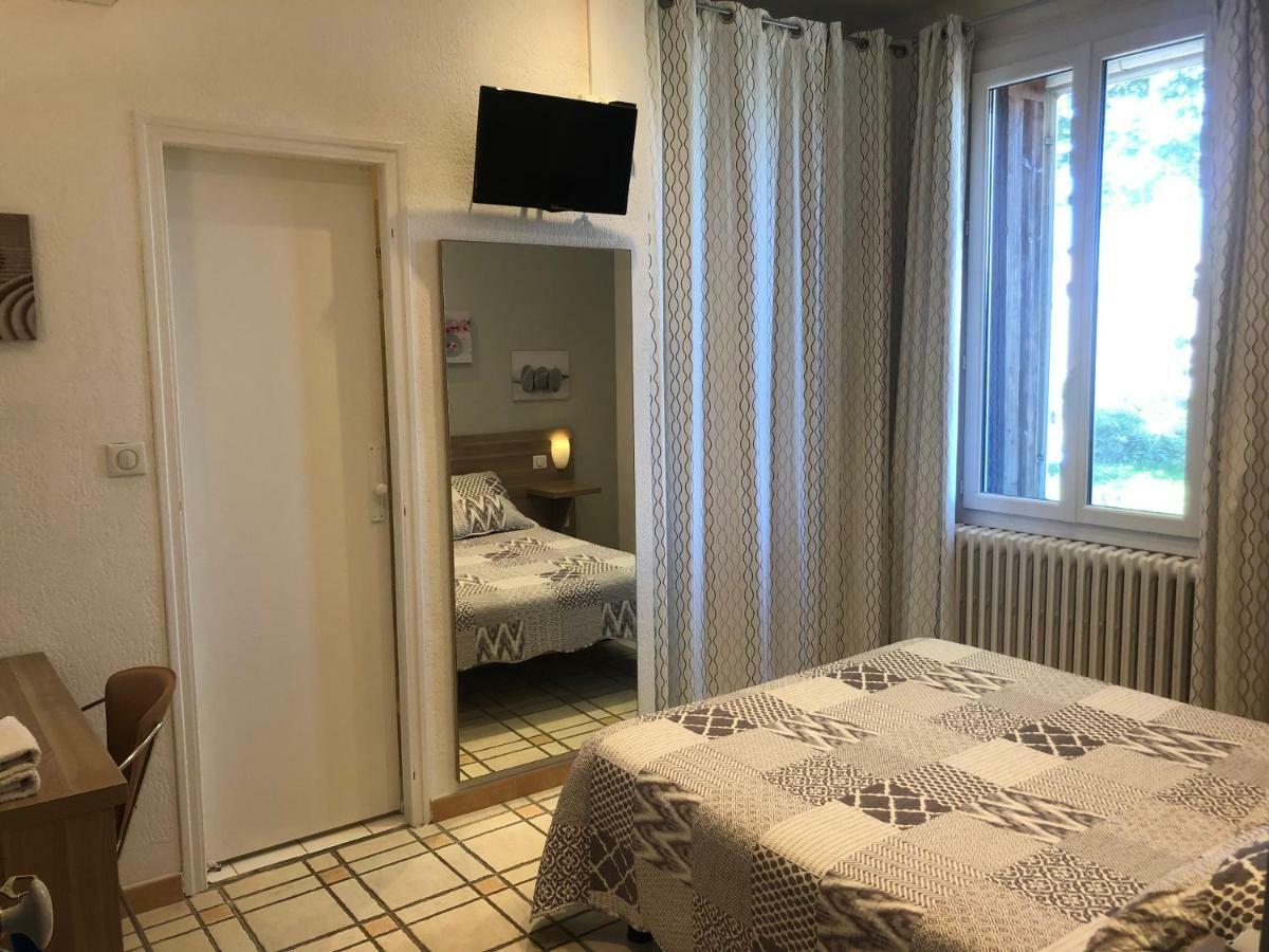 Lou Garbin Hotel Saint-Laurent-dʼAigouze Eksteriør billede